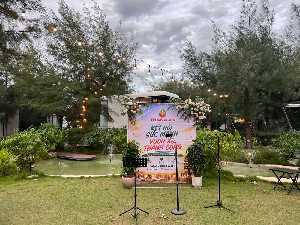Không gian Gala Dinner ngoài trời tại DSDStay mang đến trải nghiệm kết nối ấn tượng giữa thiên nhiên